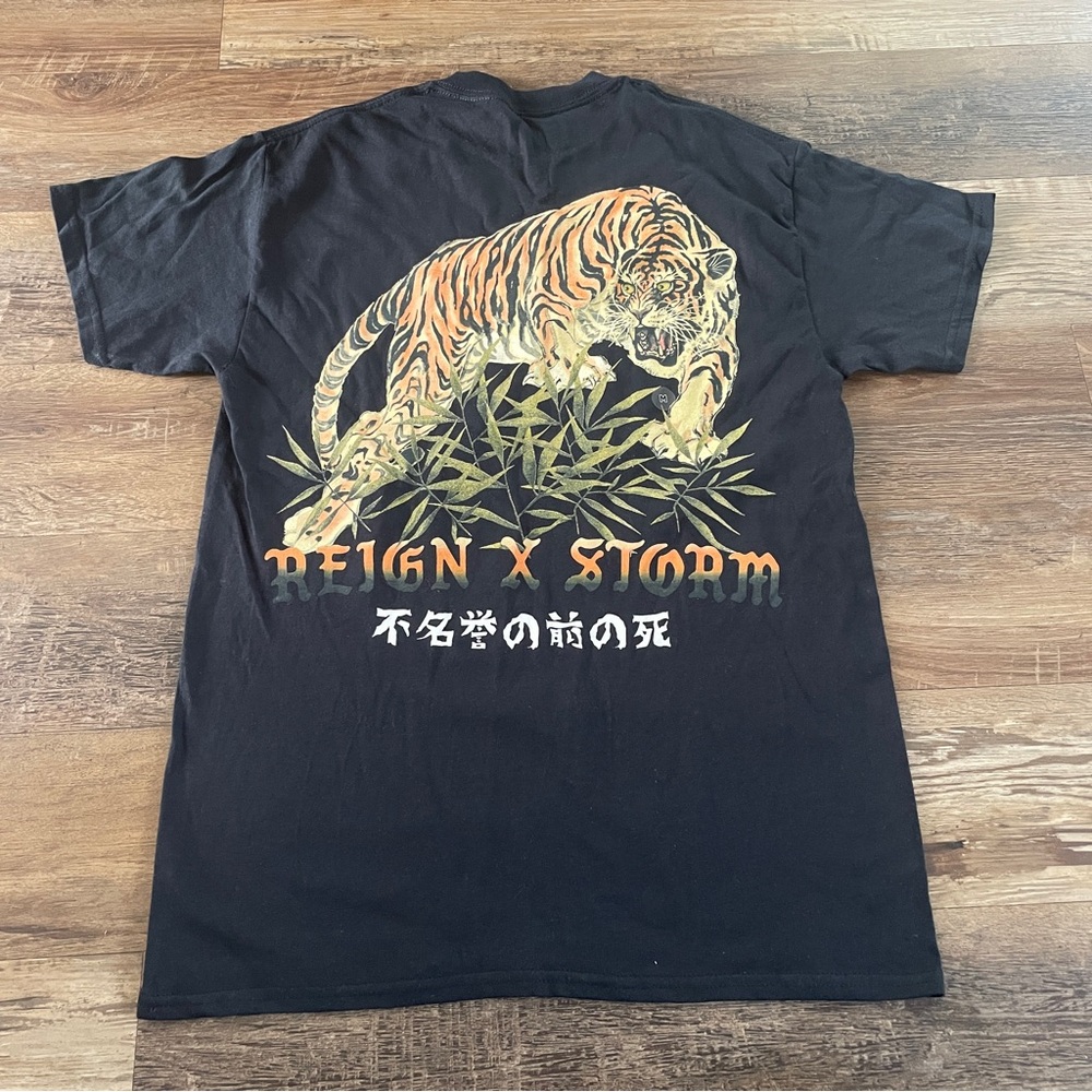 Tillys Reign x Storm Black tiger Graphic Tee M